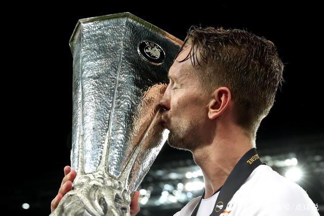 弗格32分辽宁终结上海16连胜 江苏不敌新疆